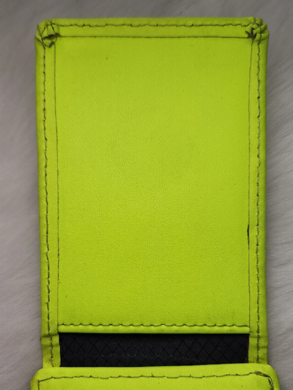 NIKE Bi-Fold Card Holder With Magnetic Close